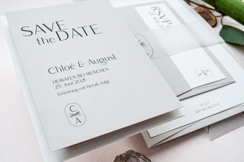 HONEYBIRD, puristische hochzeitspapeterie Chloé in grau Einladung und Save the Date Karten 